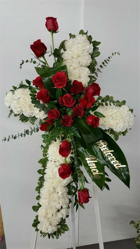There is a variety of funeral flower bouquets that can be created. Pin by Joyce Gable on funeral | Flower arrangements diy ...