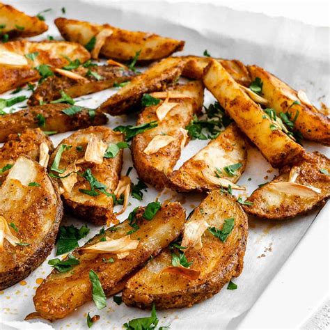 Crispy Garlic Baked Potato Wedges Air Fryer Method Plant Based On A Budget