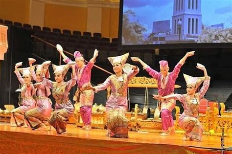 Sejarah Tari Piring dan Lagu Ayam Den Lapeh, Kesenian dari Minangkabau