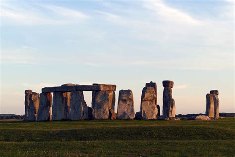 Stonehenge is a neolithic and bronze age megalithic monument located near amesbury in the english county of wiltshire, about 8 miles (13 km) north of salisbury. Eine Nacht am Stonehenge • 720 Days in Europe