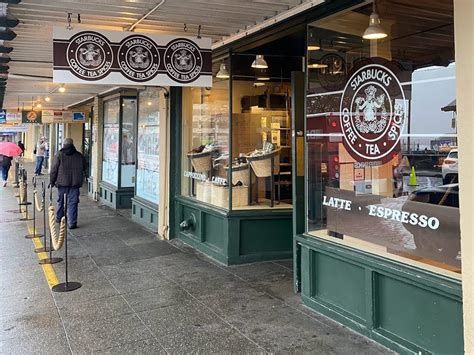 First Starbucks Seattle Vlrengbr