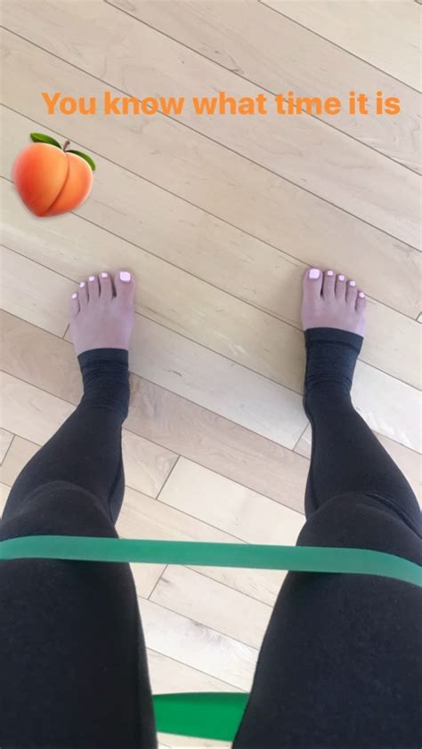 Tara Lipinskis Feet