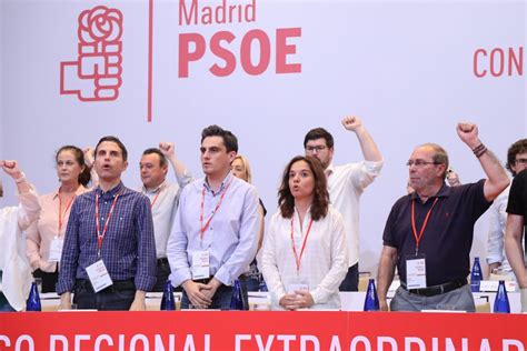 Psoe De Madrid Comienza La Lucha Entre Las Familias Socialista