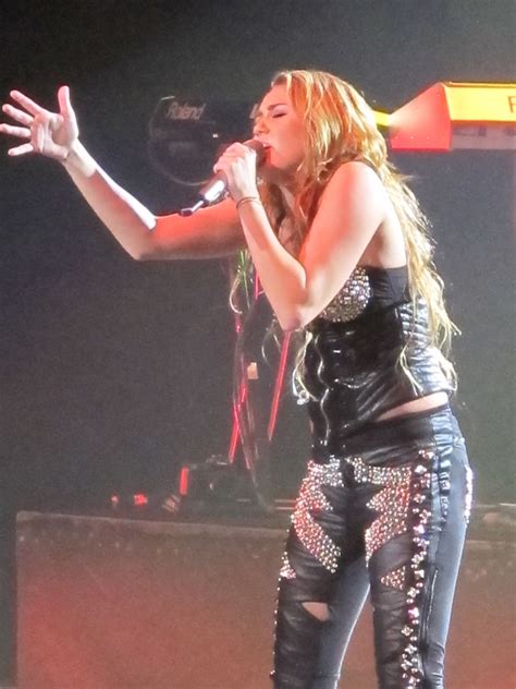 Miley Cyrus Performing Live In Concert Melbourne June 23 09 Gotceleb