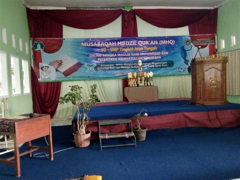 Cinta yang lebih menurut hawa nafsu berbanding kewarasan akal budi sehinggakan seseorang itu tidak nampak akan, atau tidak mahu mengakui, keburukan orang yang dikasihi. Santri Mengikuti MHQ di Hidayatullah, Ucky : Semoga Lebih ...