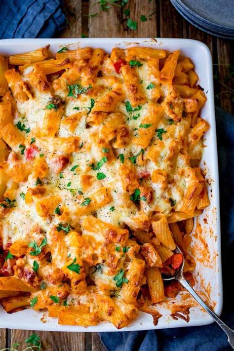 This simple chicken pasta bake recipe makes for a delicious family dinner. Cheesy Pasta Bake With Chicken And Bacon - Nicky's Kitchen ...