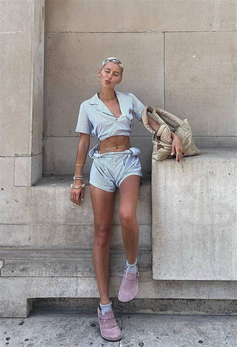 Iris Law Flaunts Her Sexy Legs 5 Photos The Fappening
