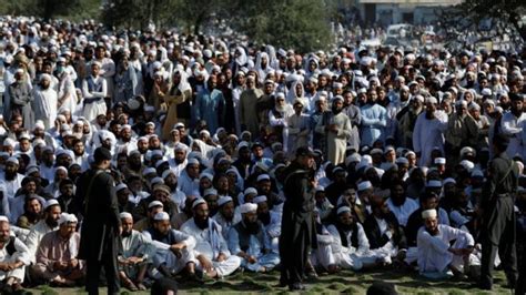 Pakistan Father Of Taliban Cleric Buried After Attack Bbc News