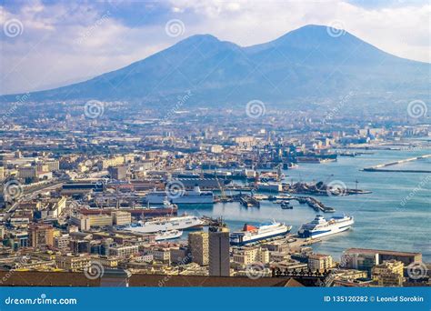 Panorama Di Napoli Visualizzazione Della Porta Nel Golfo Di Napoli E