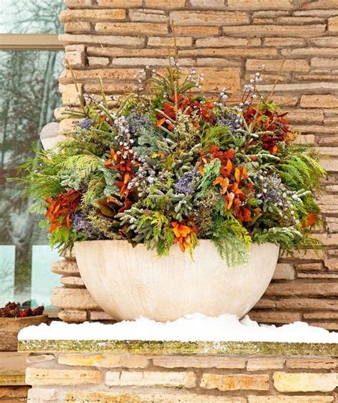 Hey ihr lieben, heute gibt es endlich wieder eine schöne weihanchtliche dekoration für draußen, in unserem garten. Winter Deko für den Garten | Weihnachtsdeko aussen, Topf ...