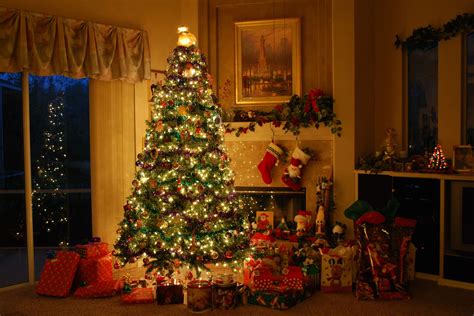 No matter how you and your loved ones celebrate, you can decorate. Top 50 Christmas House Decorations Inside - Home Decor ...
