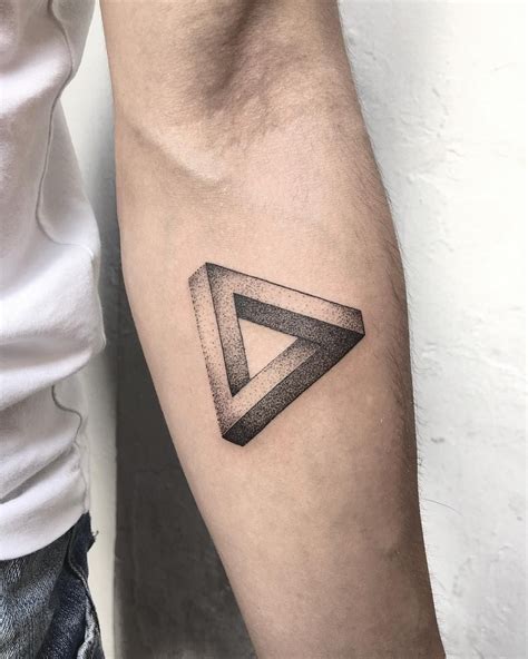 Tatuajes de triángulos para hombres 35 Diseños hipster llenos de