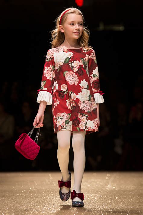 Children and teen students will learn how to use the sewing machine while they create real and wearable clothing for themselves! Monnalisa fall winter 2018 fashion show Pitti Bimbo 86 - Fannice Kids Fashion