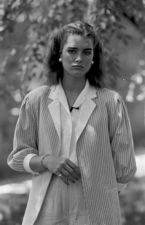 10 Summer Essentials To Steal From Brooke Shields Vogue France