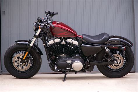 Harley davidson forty eight is powered by 1202 cc engine.this forty eight engine harley davidson forty eight gets disc brakes in the front and rear. 2017 Harley-Davidson Sportster Forty-Eight Review: Mid ...