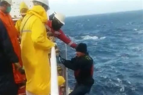 2 Americans Rescued By A Vessel With A Filipino Crew In The Atlantic