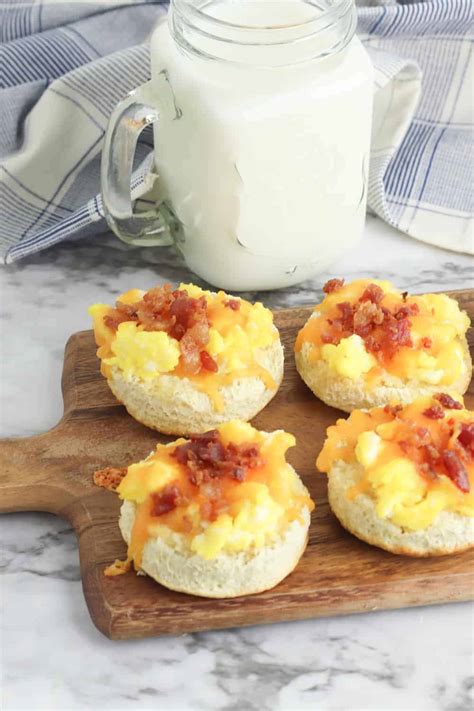 Easy To Make Mini Breakfast Pizzas Moore Or Less Cooking