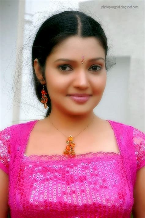 Vandanamenon Cute Malayalam Actress In Magenta Colour Dress Old Photos
