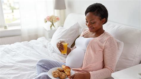 Managing Food Cravings During Pregnancy