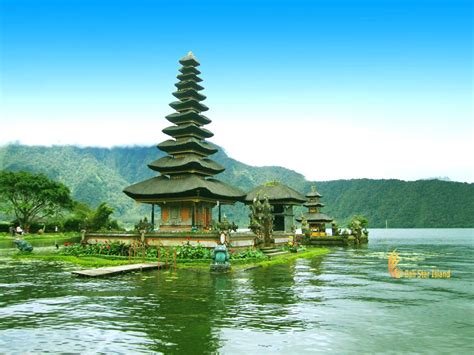 Ulun Danu Temple Beratan Lake Bedugul Bali Tours Travel Packages