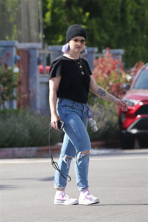 The star, 35, confidently strutted across a car park as she headed to a meeting with producer jeff beacher in malibu on sunday. KELLY OSBOURNE Out for Breakfast in Studio City 06/25/2020 ...