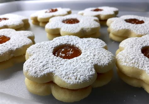 Questa prevede semplicemente l'utilizzo di farina, burro, zucchero, latte, lievito e un pizzico di sale. Biscotti di frolla montata senza uova - Ricette in Armonia