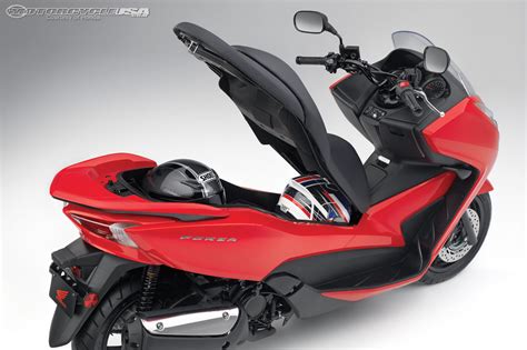 Find your freedom with our wide range of scooters and mopeds. 2014 Honda Forza Scooter First Ride Review | GearOpen