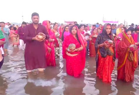 Devotees Offer Suryoday Arag To God Sun On Occasion Of Chhath Puja Across India Pragativadi