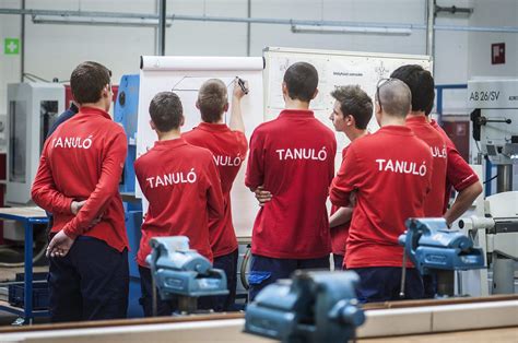 A tervek szerint halad a klímapolitikai célok végrehajtása, környezetbaráttá alakítják a mátrai erőművet. Szakképzési rendszer. Palkovics László az egyszerűsítésen ...
