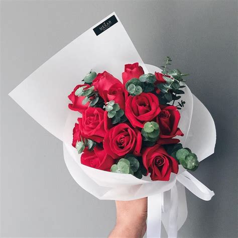 Red Roses Pair With White Wrapper Is Definitely A Good Choice If U Want