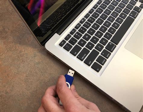 Tech Tip How To Safely Remove A Flash Drive B104 Wbwn Fm