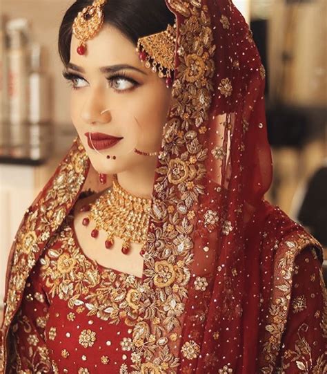 Pin By Ayesha On Bridess Pakistani Bridal Dresses Pakistani Bridal Makeup