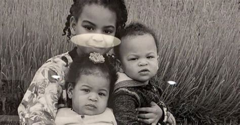Beyonce S Twins Clock Two Photos 909 Max Fm