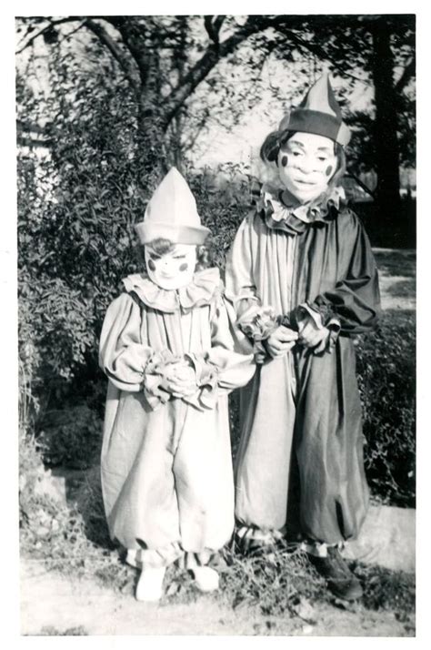 26 Interesting Vintage Snapshots Of Children Posing In Their Halloween