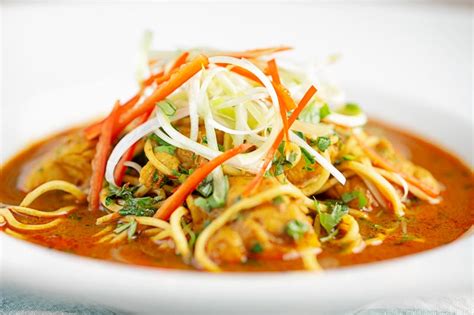 Saute for about 3 minutes or until the ginger and garlic soften, stirring constantly to avoid browning. Quick & Spicy Thai Chicken Noodle Soup | Krumpli