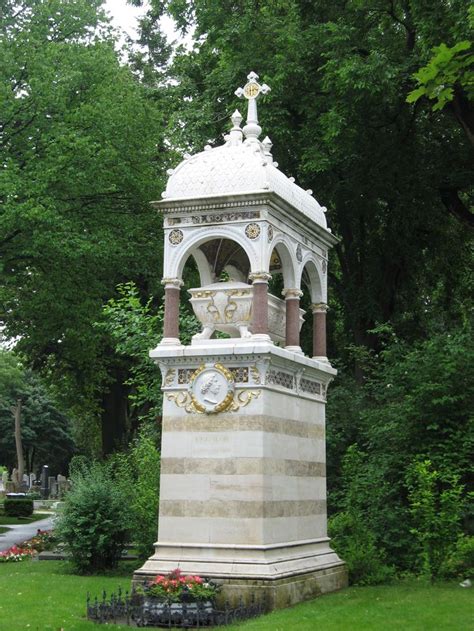 Central Cemetery In Vienna Lapida Cementerio