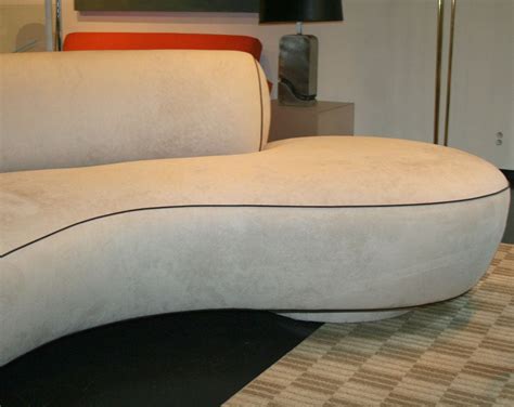 We provide list of 'u' shaped large sectional sofa furniture and corner couches for large living rooms. Unique Kidney-Shaped Sofa at 1stdibs