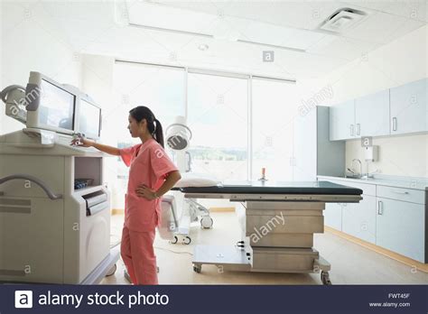 Female Nurse Working Hi Res Stock Photography And Images Alamy