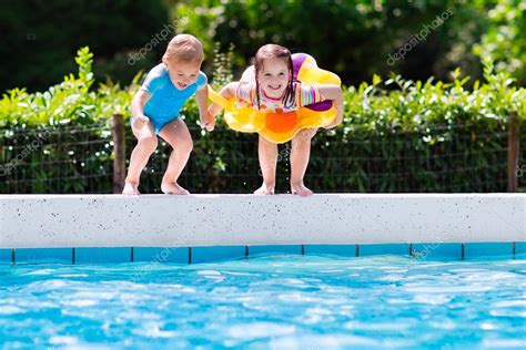 Kids Jumping Into Swimming Pool — Stock Photo © Famveldman 119829738