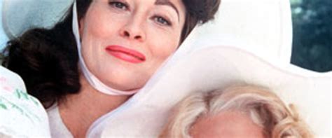 Mommie Dearest Movie Review And Film Summary 1981 Roger Ebert