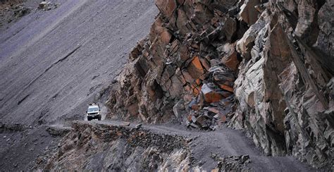 Daring Death On The Remote Roads Of Hunza Pakistan Dawncom