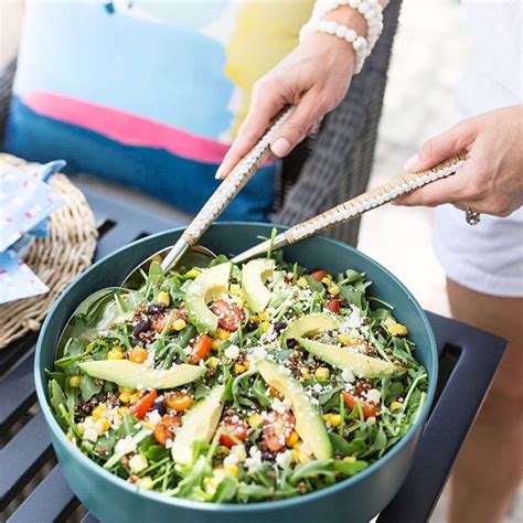 Delicious and easy italian recipes, tips and a music playlist to throw an italian dinner party for your friends and family. Elegant Italian Holiday Dinner Party | Dinner, Summer ...