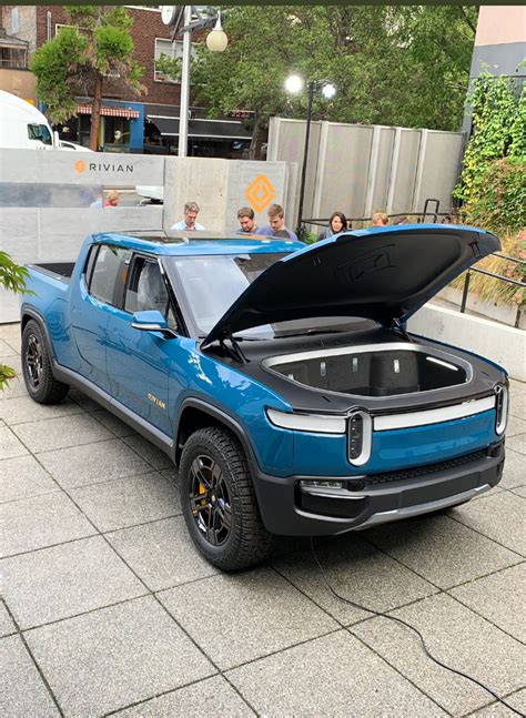 First Official Look At White Rivian R1s Rivian Forum R1t R1s R2 R3