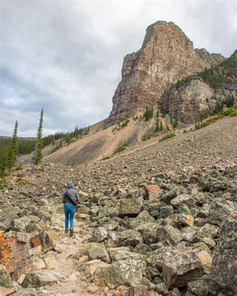 Ultimate Guide To Hiking Consolation Lakes Trail From Lake Moraine