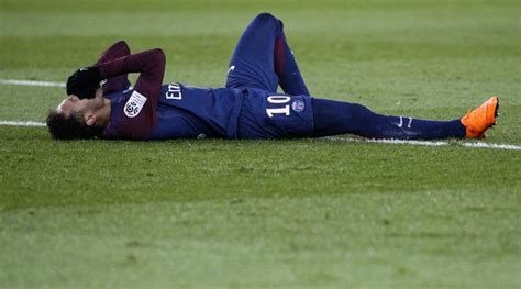 Troyes Psg Neymar A Regard Le Match En Direct De L H Pital Apr S L