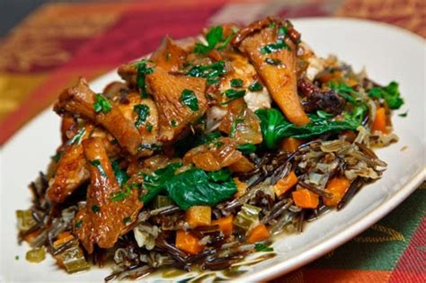 Served it with brown rice. Chicken and Chanterelles on Spinach and Wild Rice on ...