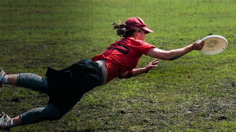 Brush Up Your Ultimate Frisbee Knowledge With These 10 Simple Rules - Playo