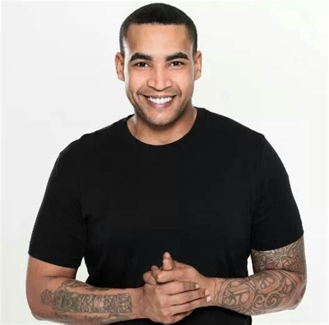 Don omar, (born william omar landrón rivera and also known as el rey) is a puerto rican reggaeton singer, songwriter and actor. Don Omar