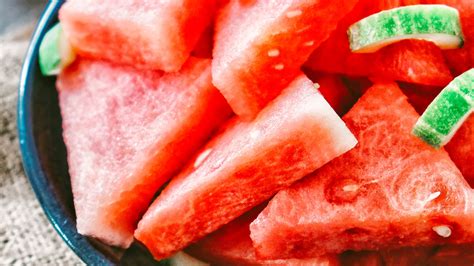 35 Hilarious Watermelon Puns Punstoppable 🛑