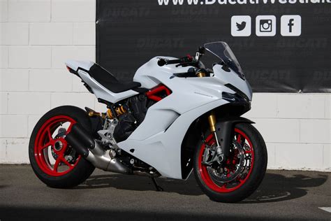 Review Of Ducati Supersport S 2018 Pictures Live Photos And Description